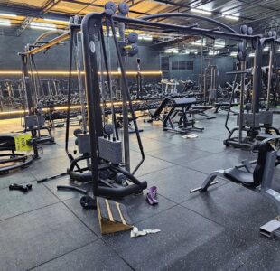 At Lennix Gym, equipment is not an afterthought.It’s part of the experience.From plate-loaded s (7)